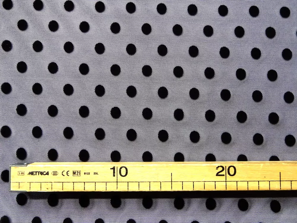 Tyl elastický čierny "čierna zamatová bodka" - zbytok 