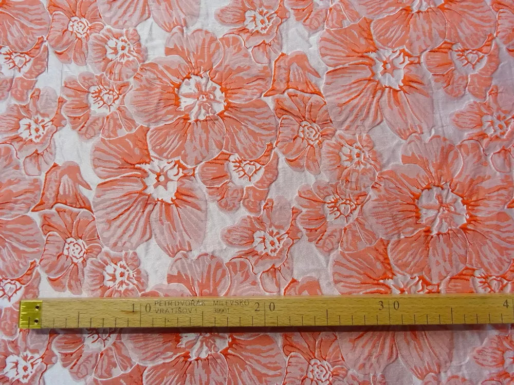 Žakard svetlopomarančový "plastické kvety"