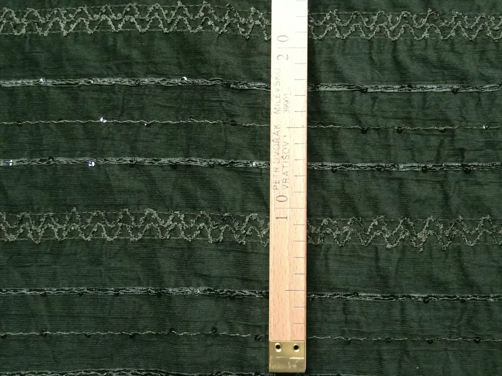 Menžester tmavozelený "vzorovaný, flitre" 