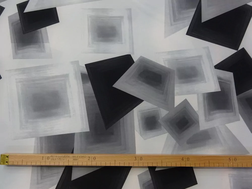 Šatovka smotanovo-sivo-čierna "geometrický vzor"