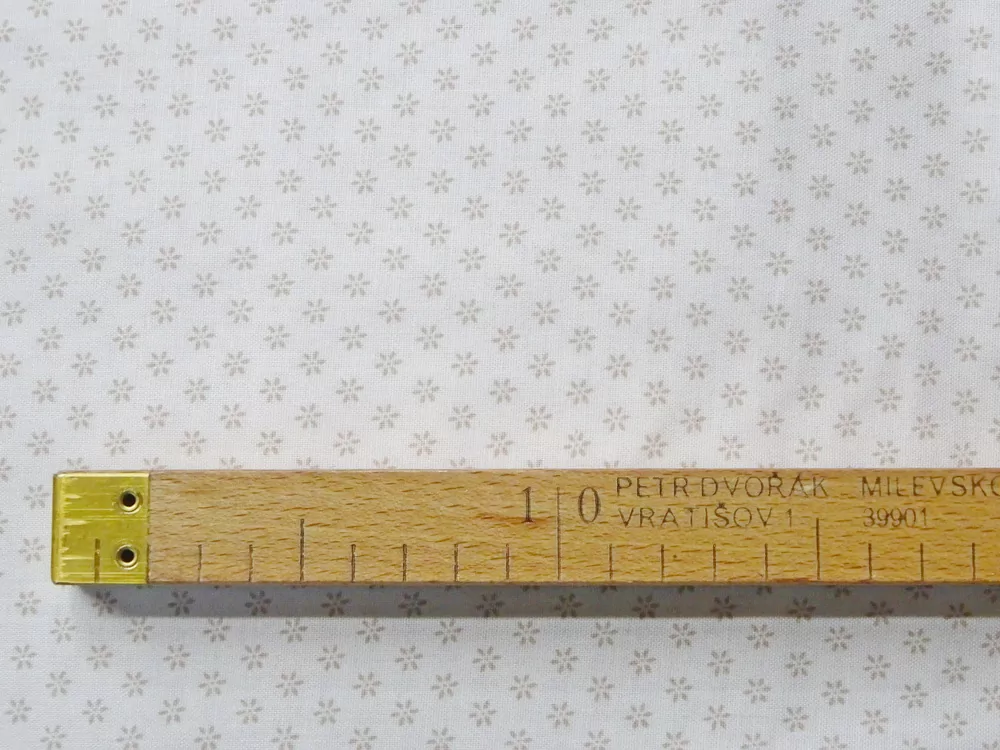 Bavlna biela "svetlohnedý drobný kvet" 