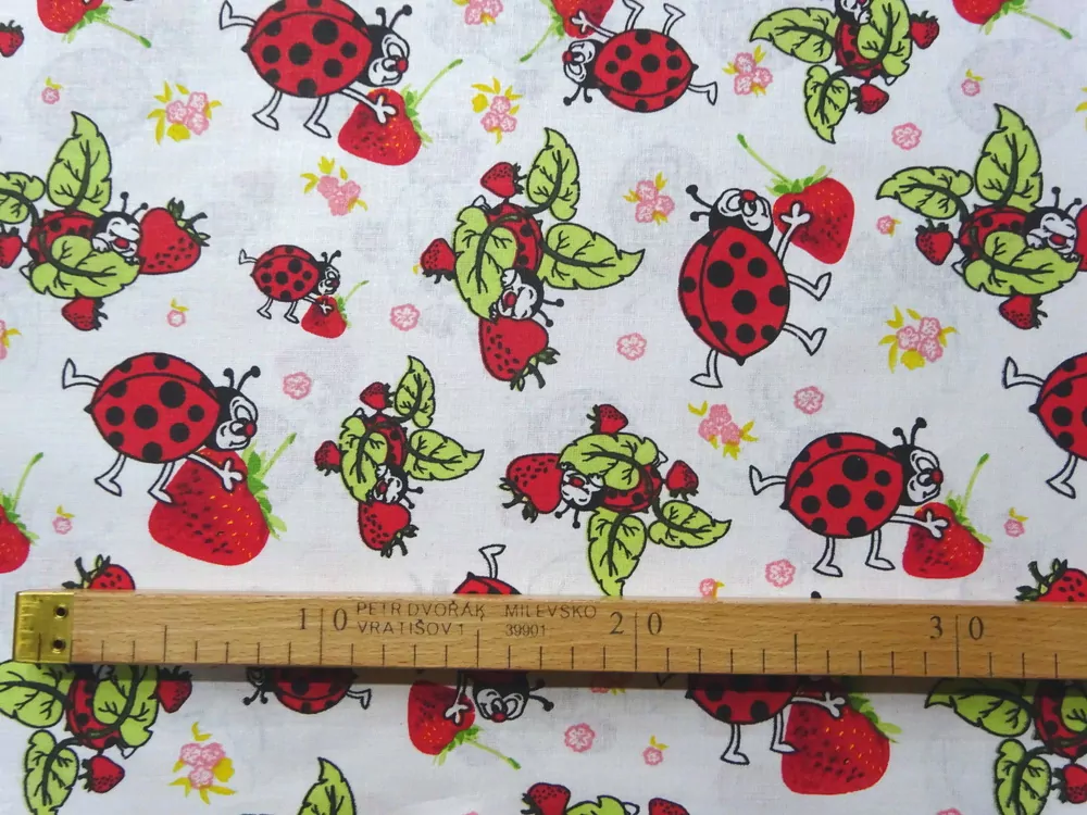 Bavlna biela "lienky, jahody" 