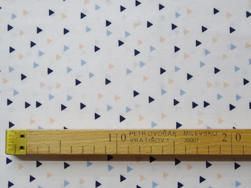 Bavlna biela "marhuľový a modrý trojuholník" 