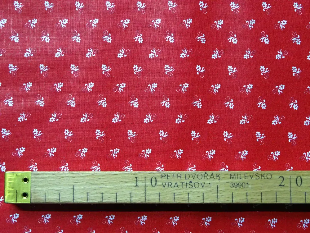 Bavlna červená "drobný kvet" 