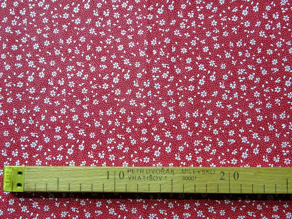 Bavlna tmavočervená "drobný biely kvet" 