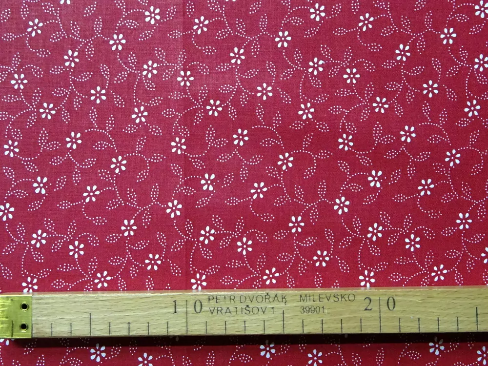 Bavlna tmavočervená "biely kvet" 
