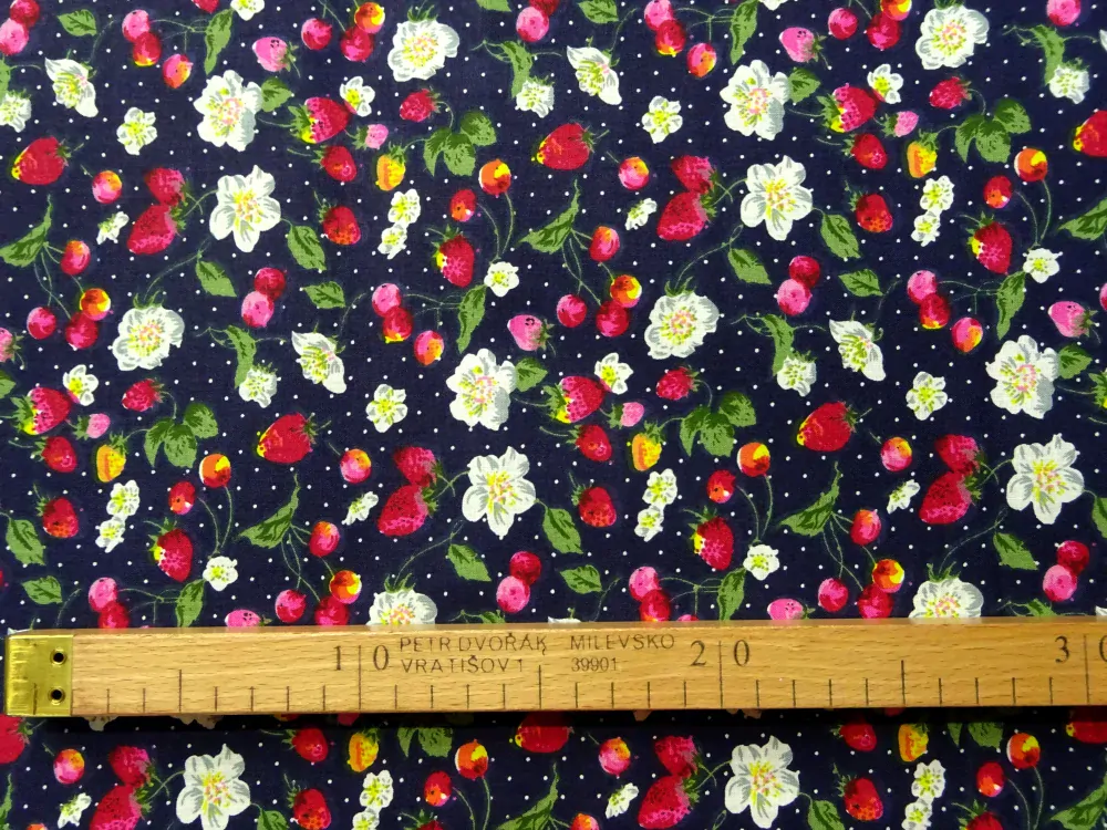 Bavlna tmavomodrá "jahody"