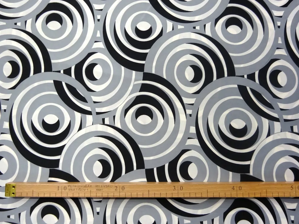 Hodváb smotanovo-sivo-čierny "kruhy" 