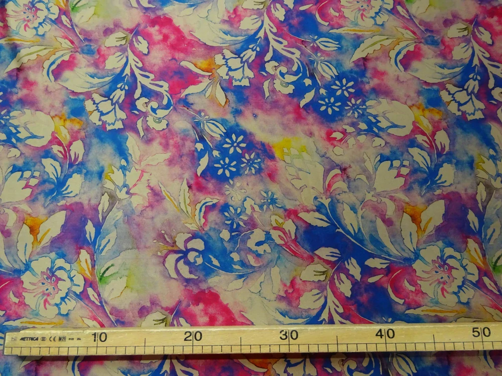 Hodváb svetlohnedý "kvety, ružovo-modré pozadie" 