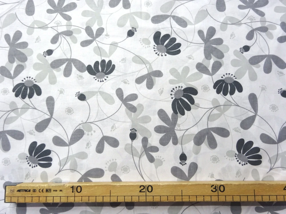 Bavlna biela "sivé kvety a lístky" 