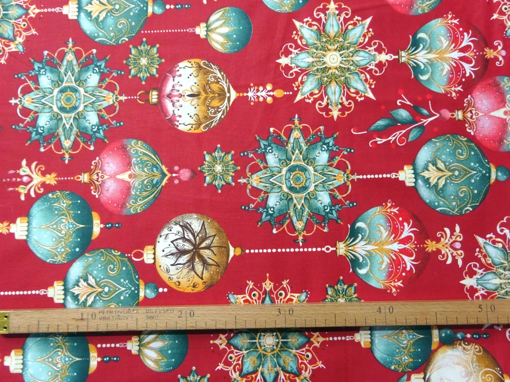 Bavlna červená "vianočný motív" 