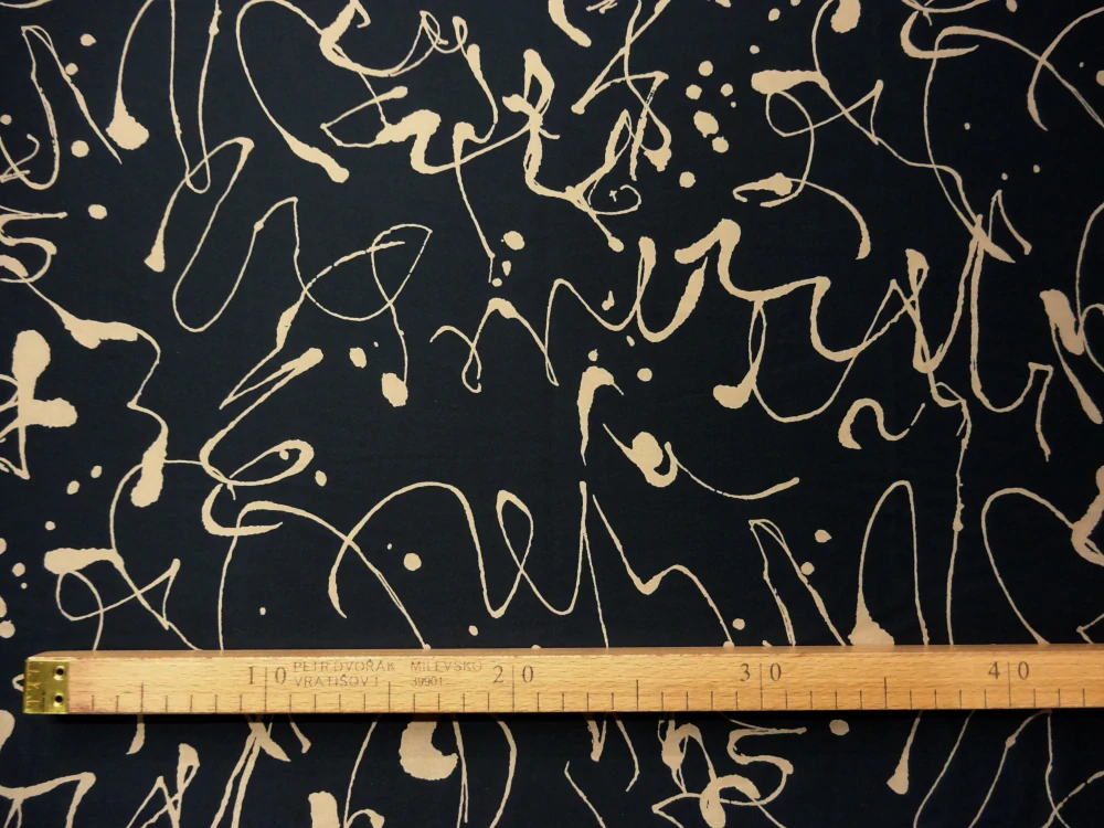 Hodváb čierny "hnedý vzor" 