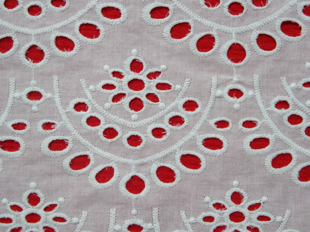 Madeira biela "vyšívaný vzor" 