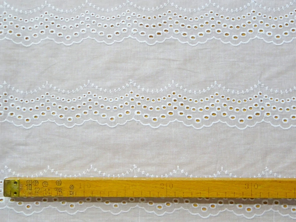 Madeira biela "vyšívaný vzor" 