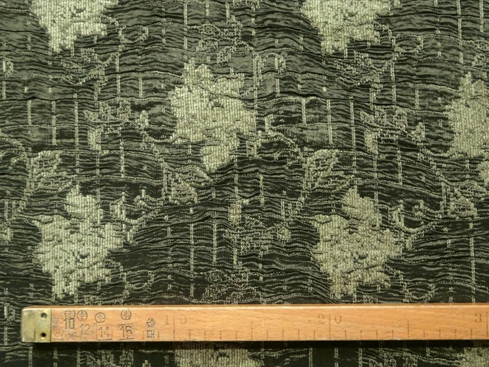 Žakard olivový krčený "kvety" 