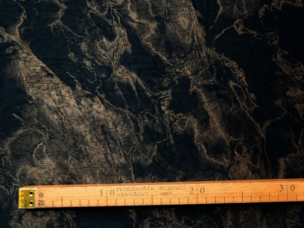 Šatovka čierna "bronzovo-hnedý vzor" 