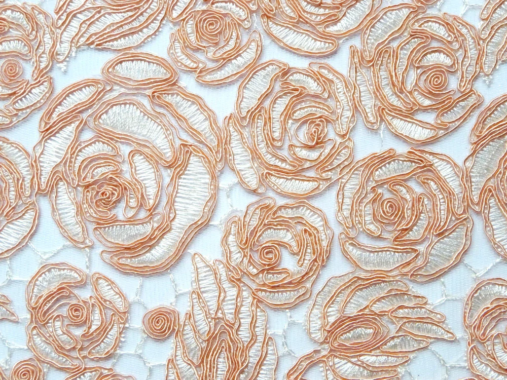 Vyšívaný tyl "svetlopomarančové kvety" 