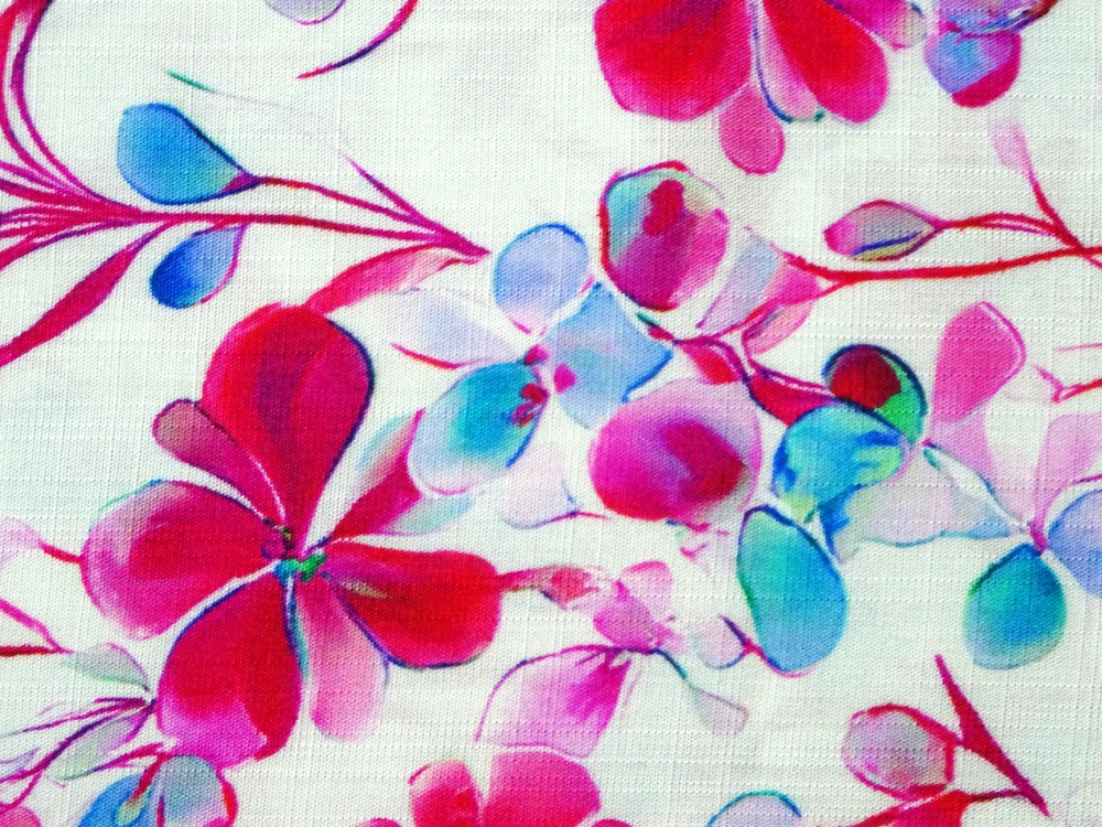 Šatovka prírodná biela "ružové a tyrkysovo-modré kvety" 