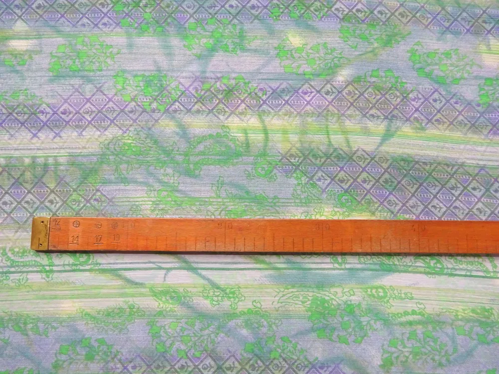 Šifón zeleno-fialový "vzorovaný" 