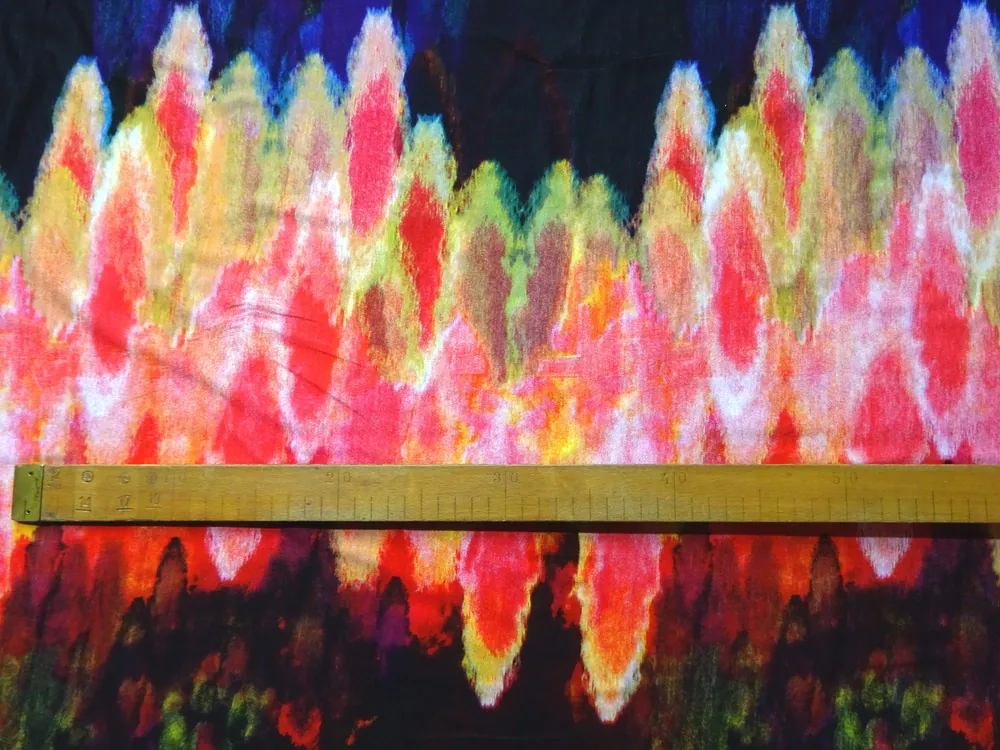 Úplet tmavý "farebný abstraktný vzor"