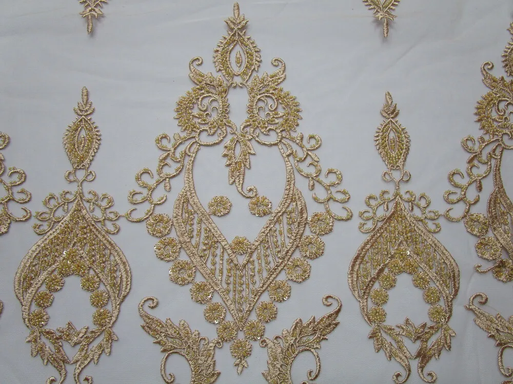 Vyšívaný tyl telový "vyšívané ornamenty s korálkami"