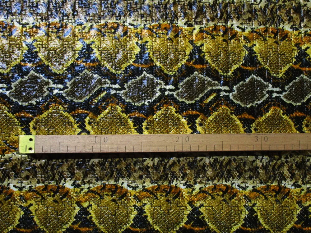 Bundovina "hadí vzor, zo spodu jemná kožušinka"