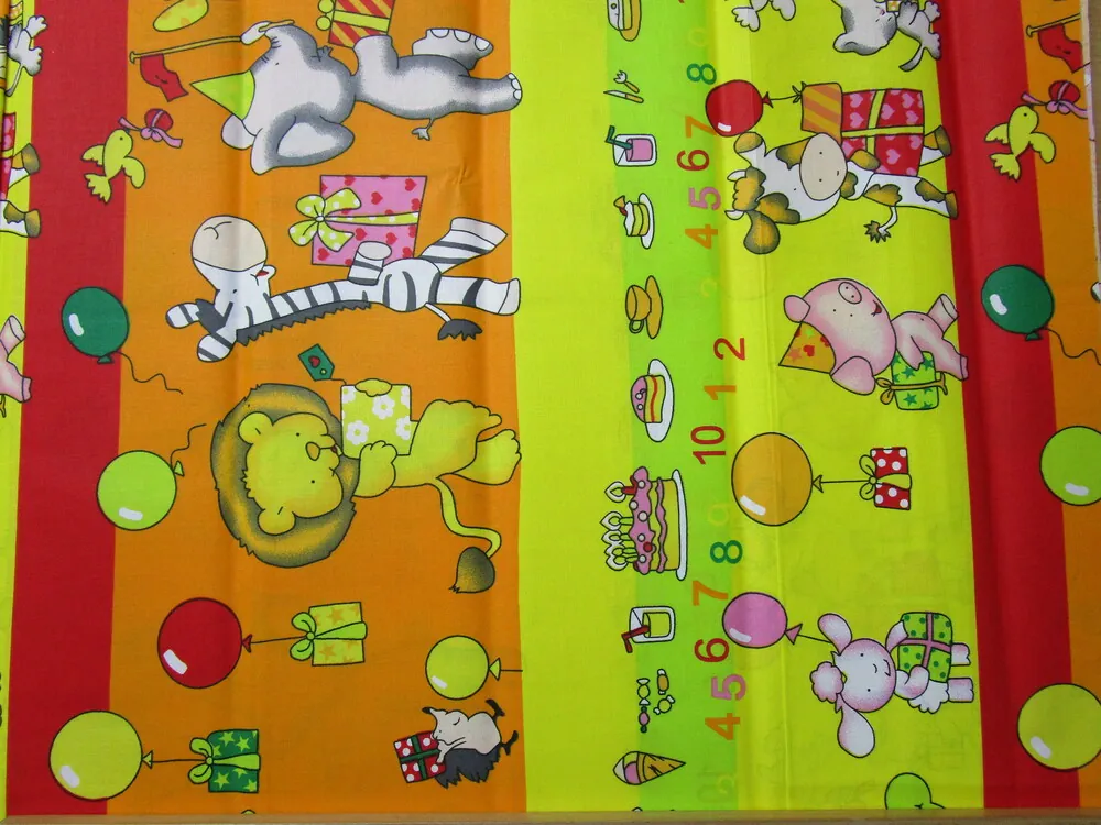 Bavlna žlto-červená "oslavujúce zvieratká"