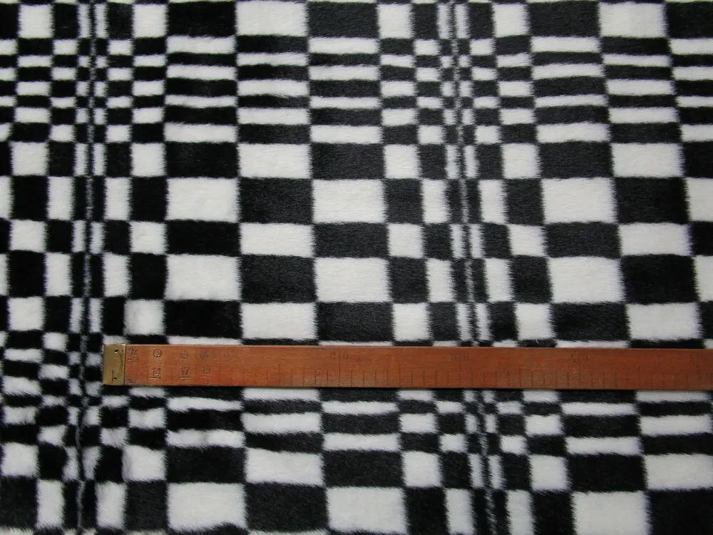 Kožušina smotanovo-čierna "geometrický motív" 