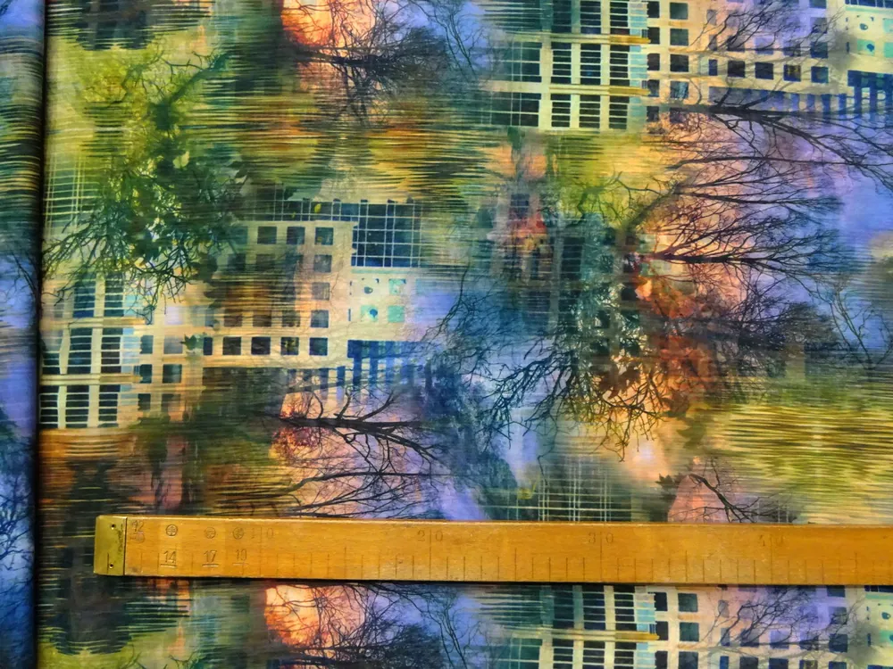 Šifón farebný "budovy, stromy"