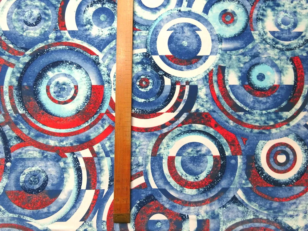 Úplet bielo-modro-červený "kruhy"