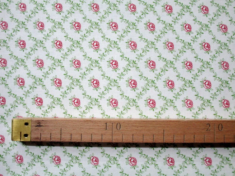 Bavlna smotanová "červený kvet, zelené lístočky"