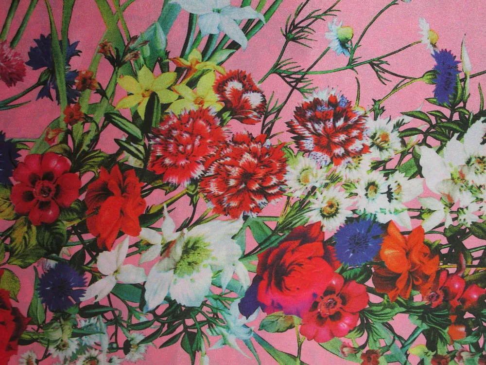 Satén ružový "kvety v pásoch" 