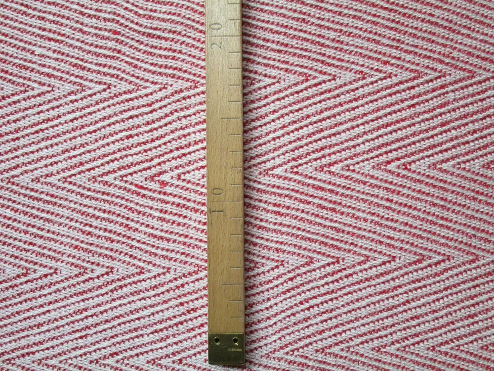 Kabátovina bielo-červená "cik-cak" - 2. akosť