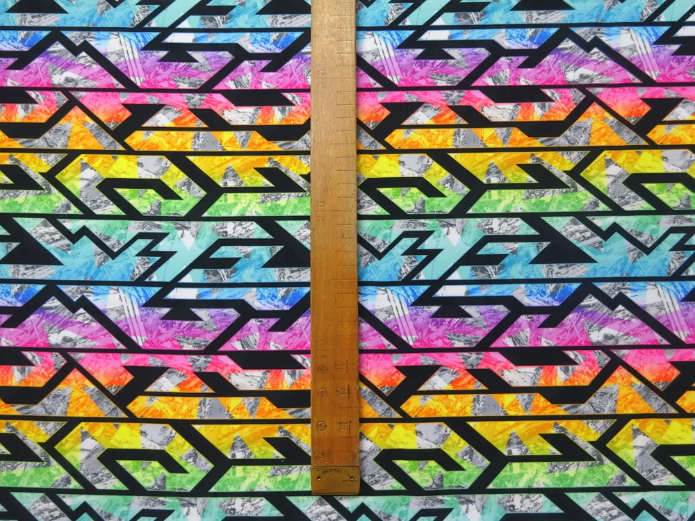 Šatovka Barbie farebná "čierny geometrický vzor" - potlač na Slovensku 