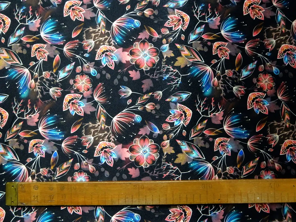 Satén čierny "kvety" - slovenská tlač 