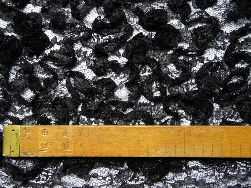 Krajka čierna "kvety, plastický vzor" 