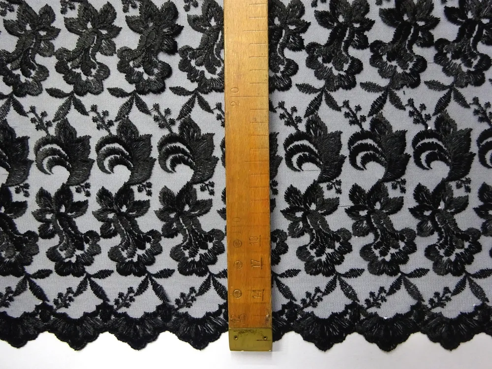 Vyšívaný tyl čierny "kvety" 