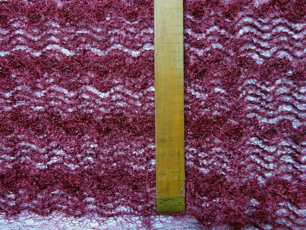 Krajka vínová "chlpatá" 