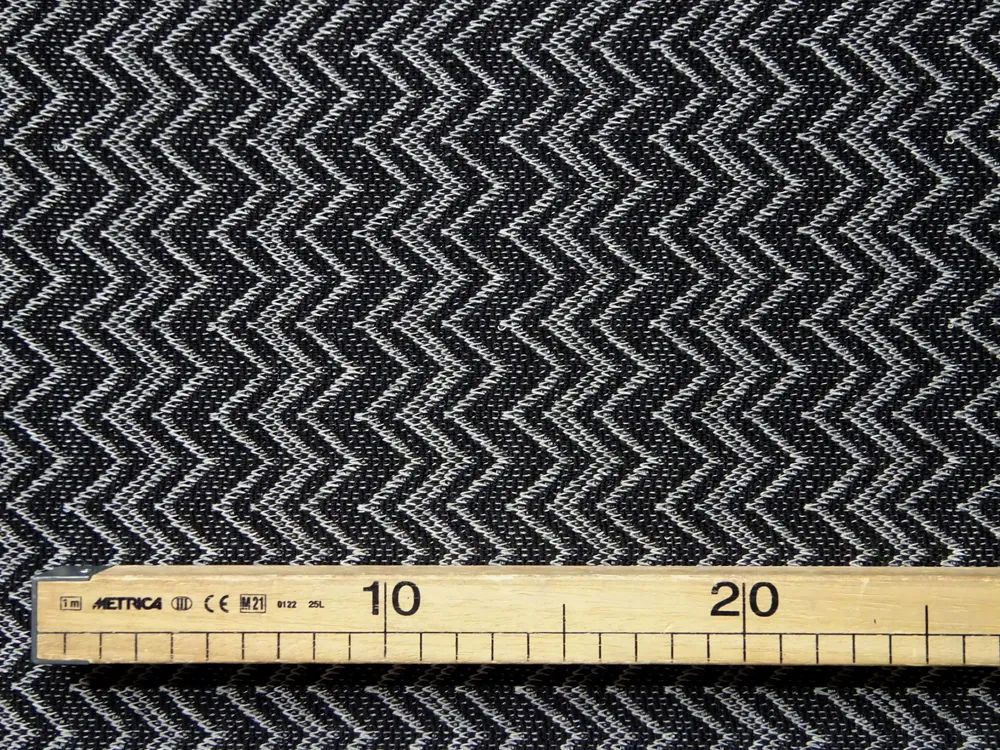 Svetrovina tenká čierna "sivý cik-cak" 