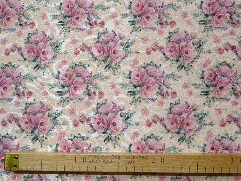 Žakard marhuľkový "ružové kvety" 