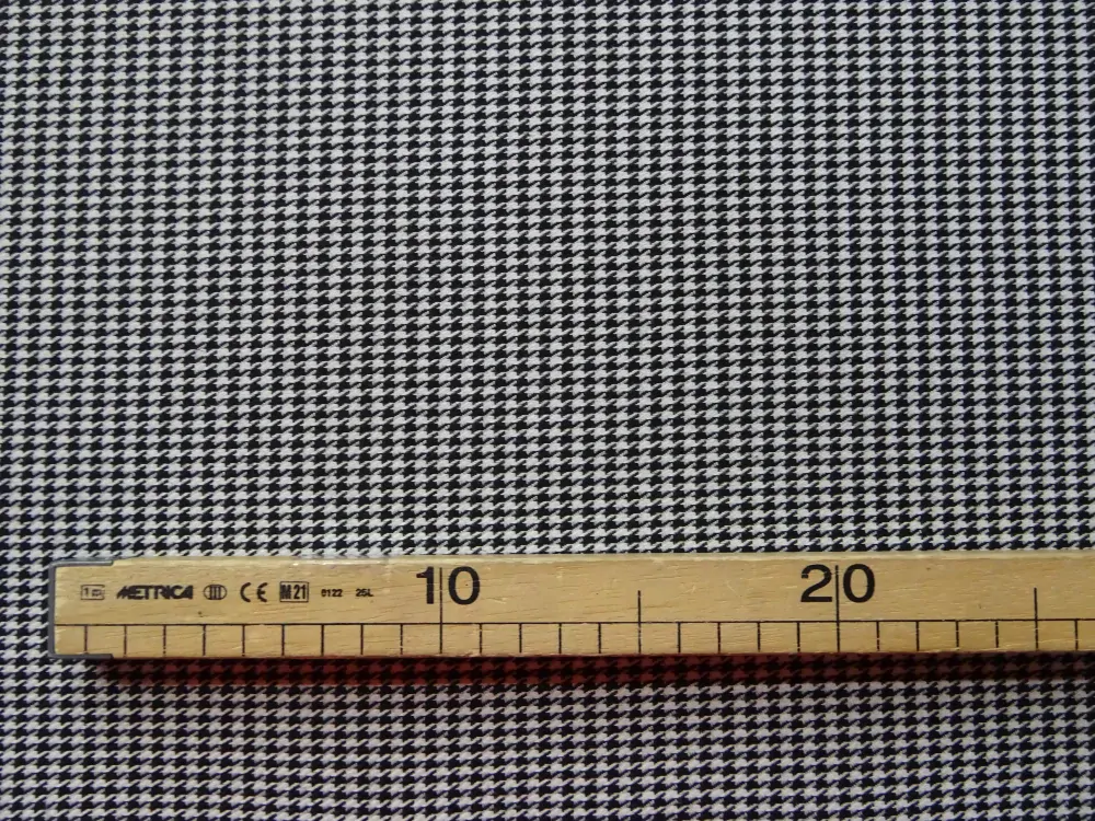 Kostýmovka bielo-čierna "kohútia stopa" 