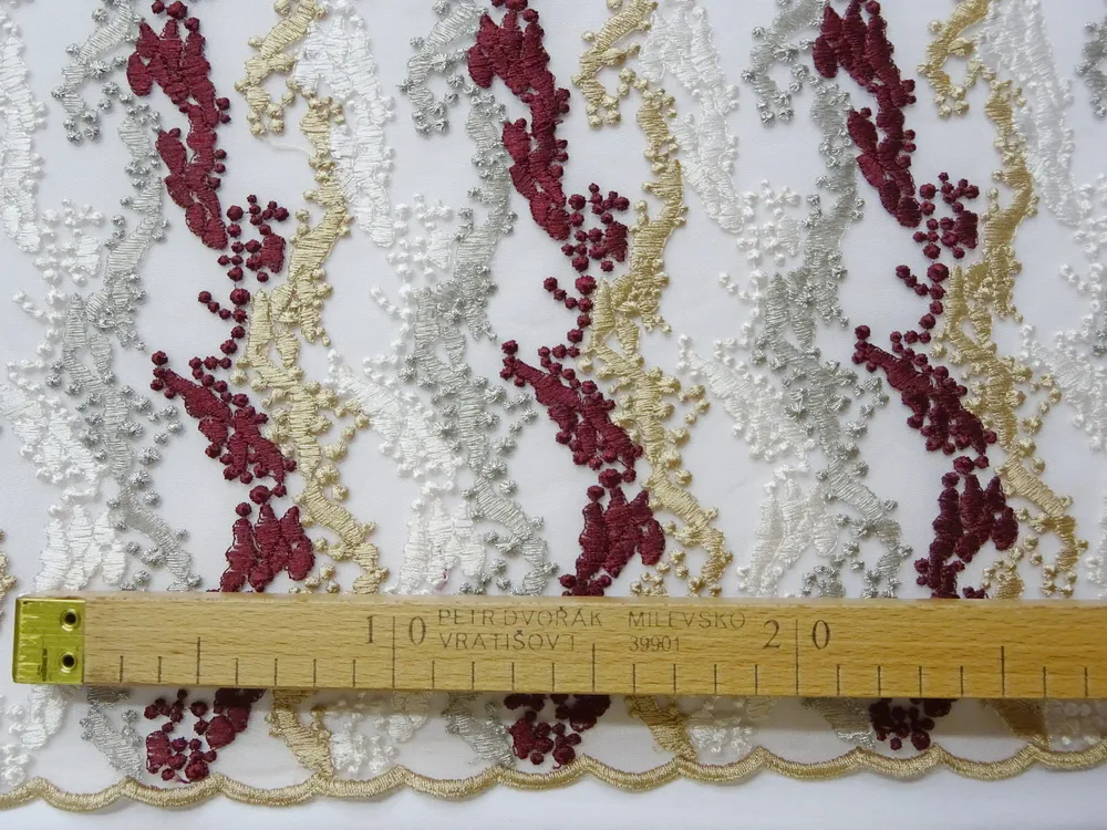 Vyšívaný tyl "farebné vlnky"