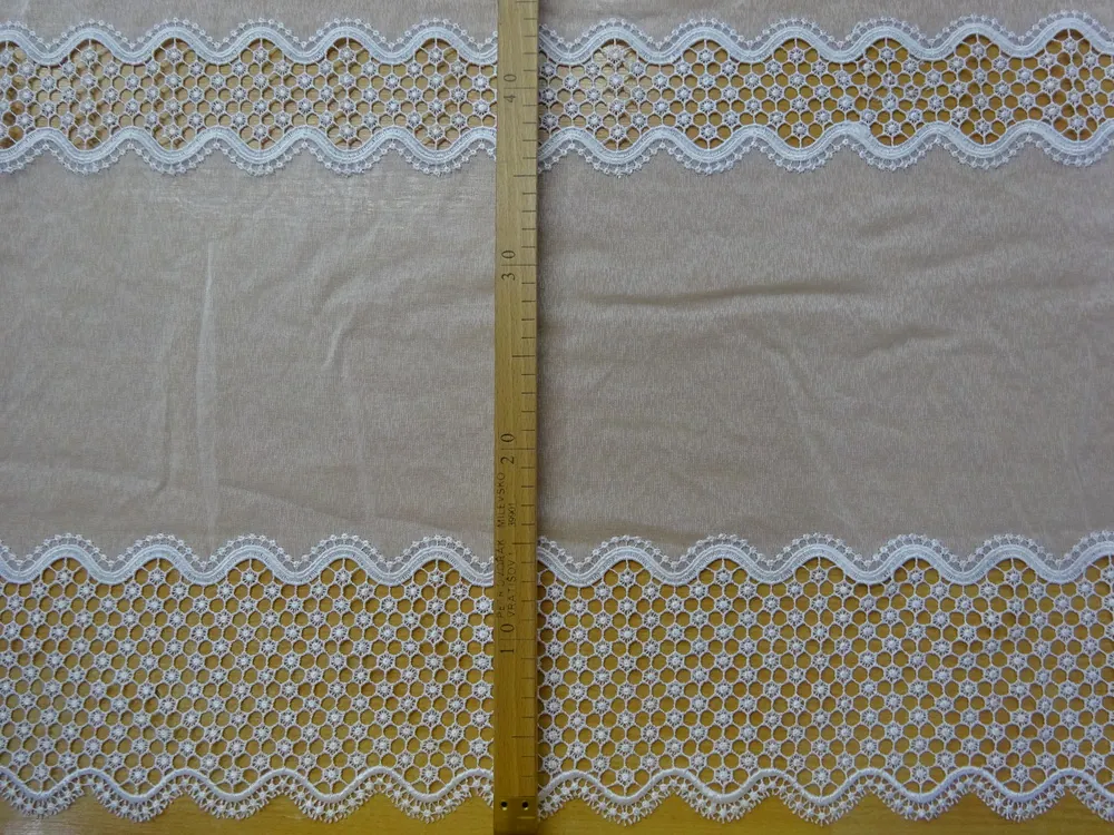 Záclona biela "vzorovaná" - 250 cm 