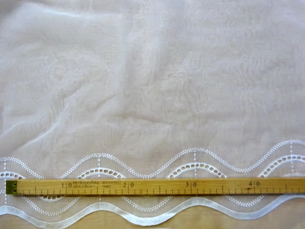 Záclona biela "ozdobné vlnovky" - 130 cm