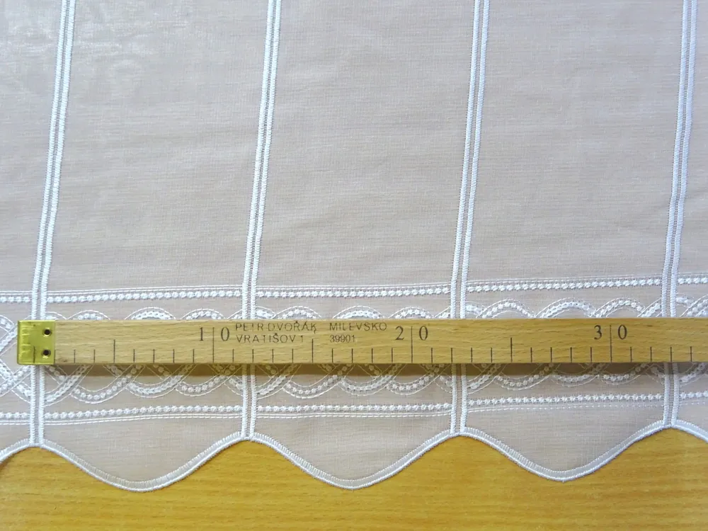 Záclonka biela "prepletený vzor" - 61,5 cm 