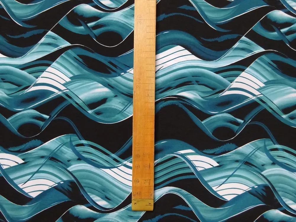 Šatovka čierna "bielo-tyrkysové vlnkovky" - zbytok