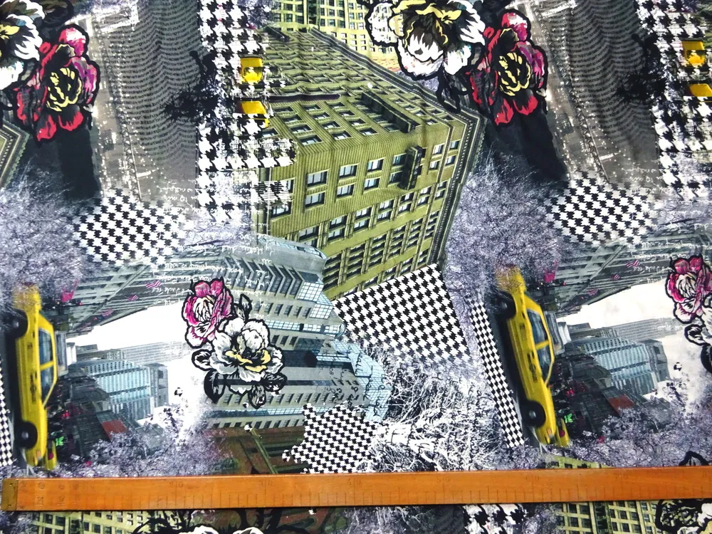 Úplet farebný "taxi, budova, kvet"