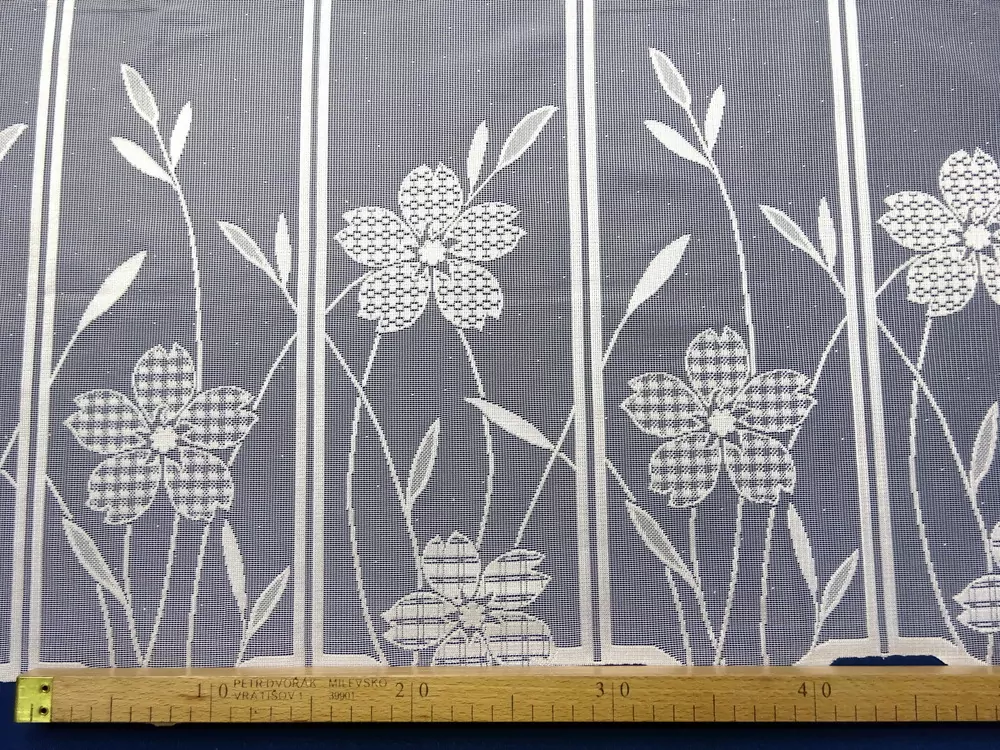 Záclonka biela "kvety" - 45 cm