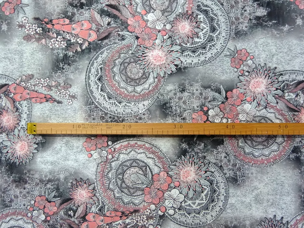 Šatovka Barbora smotanovo-sivá "kvety, mandala"