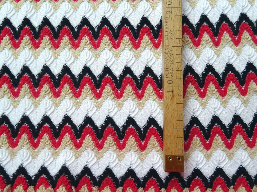 Krajka bielo-béžovo-červeno-čierna "cik-cak"